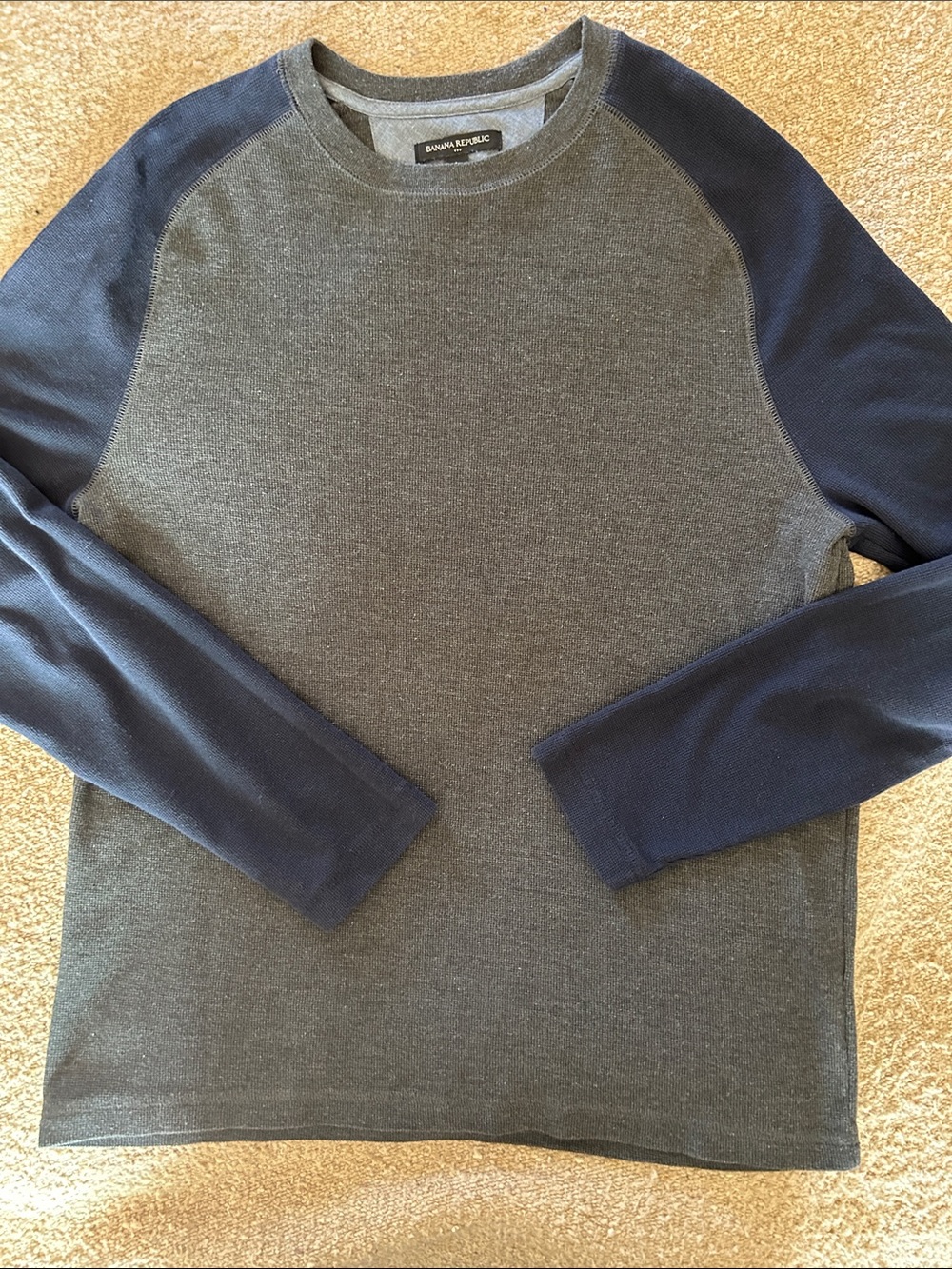 Banana Republic Men's Two-Tone Raglan Long Sleeve Shirt - Gray & Navy